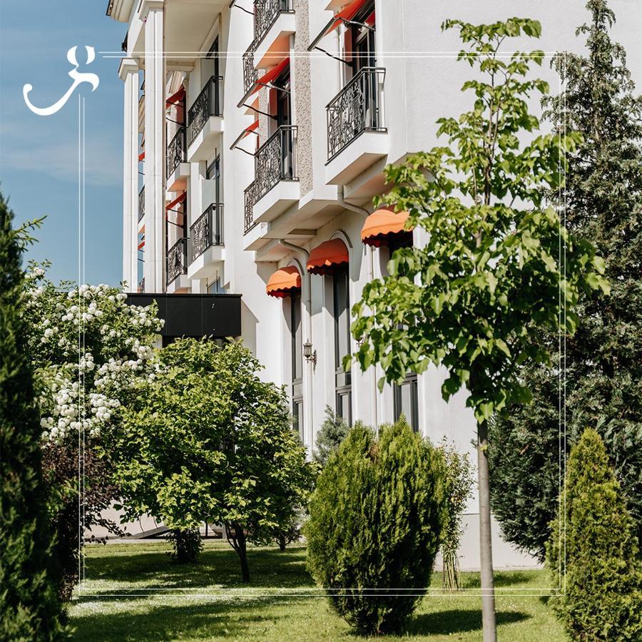 Hotel Garden Prishtinë Ngoại thất bức ảnh