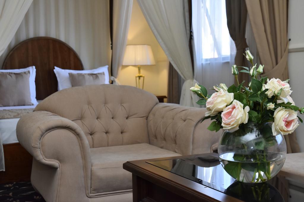 Hotel Garden Prishtinë Ngoại thất bức ảnh