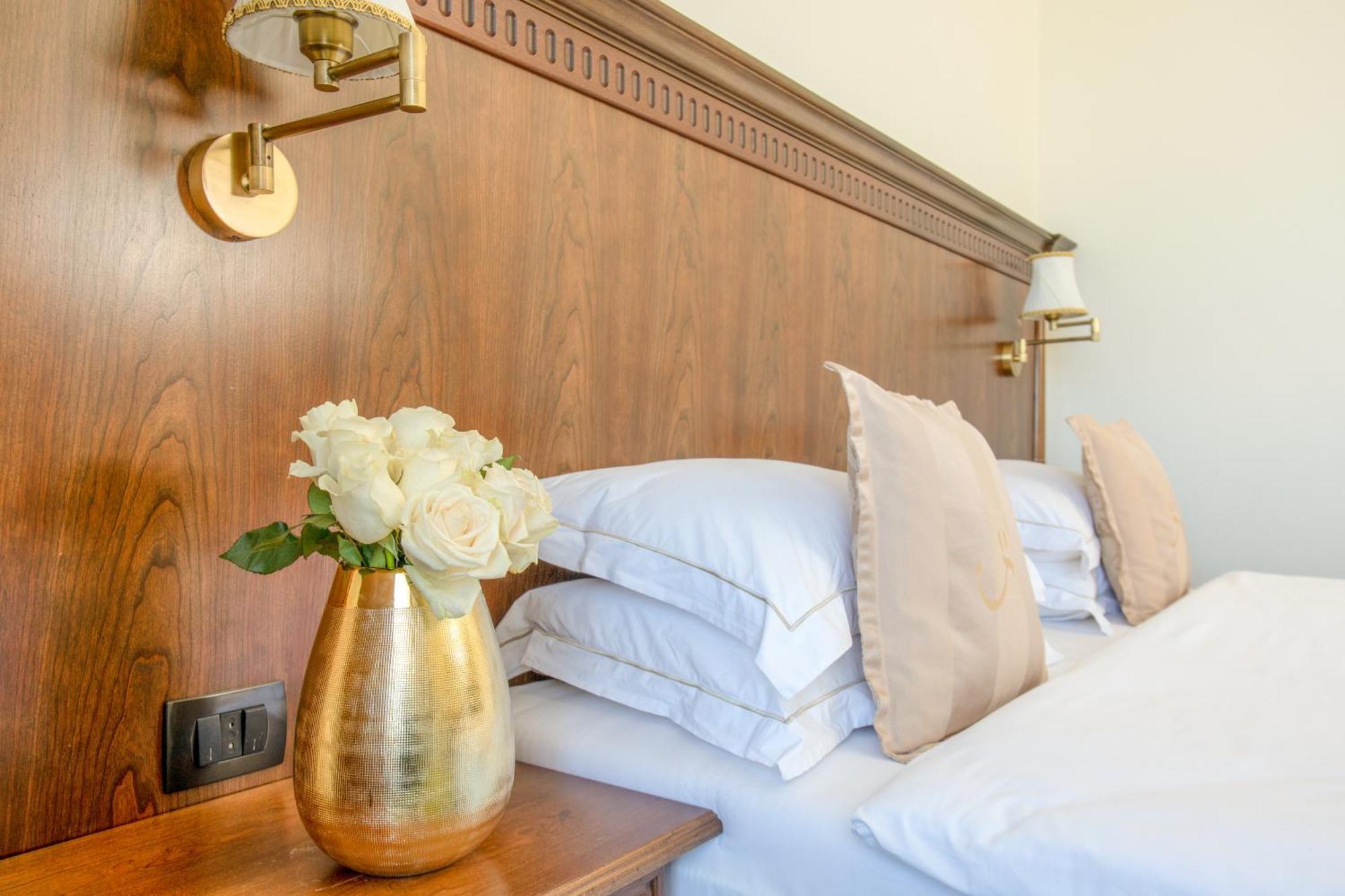 Hotel Garden Prishtinë Ngoại thất bức ảnh