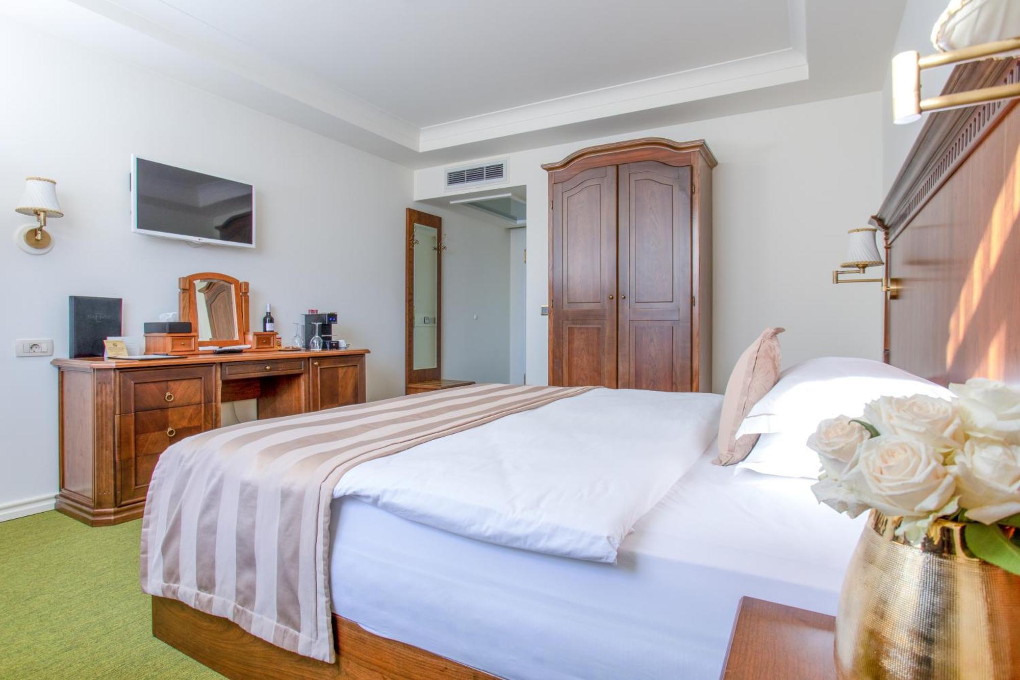 Hotel Garden Prishtinë Ngoại thất bức ảnh